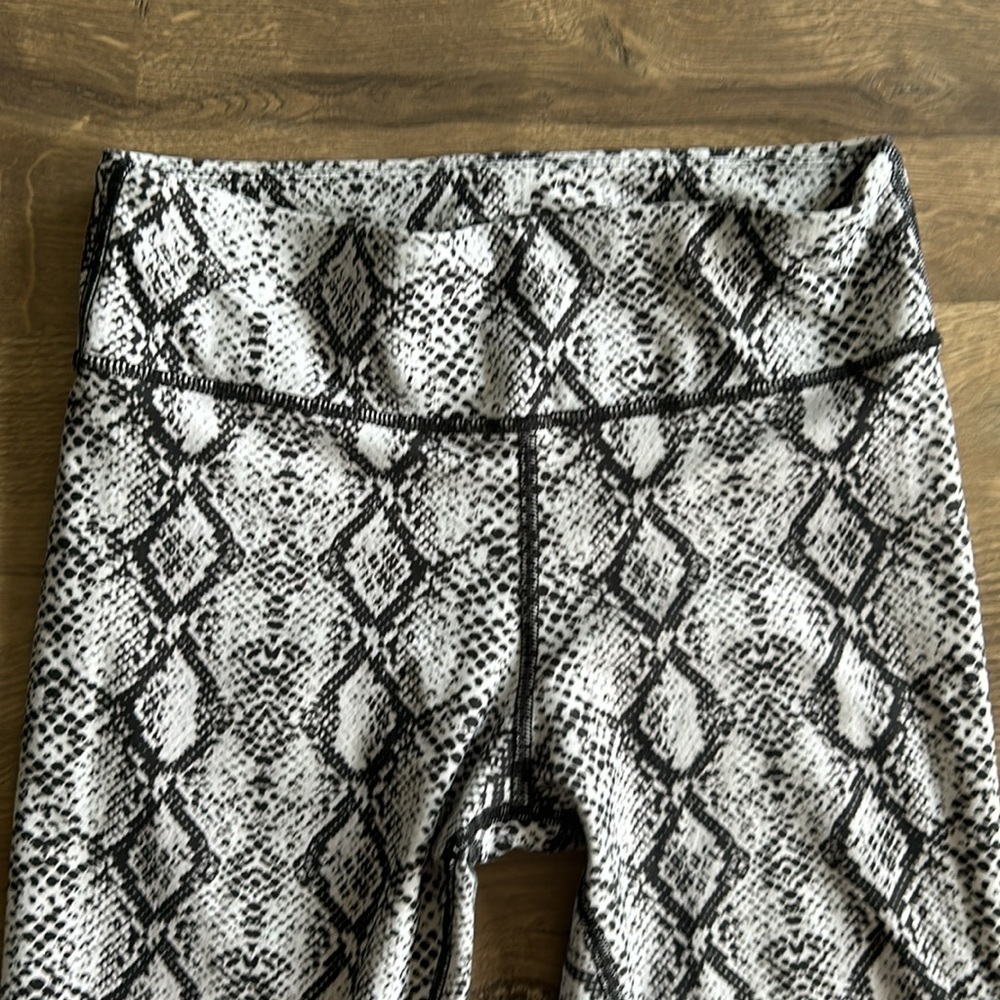 Snake skin print workout pants - Picture 2 of 2
